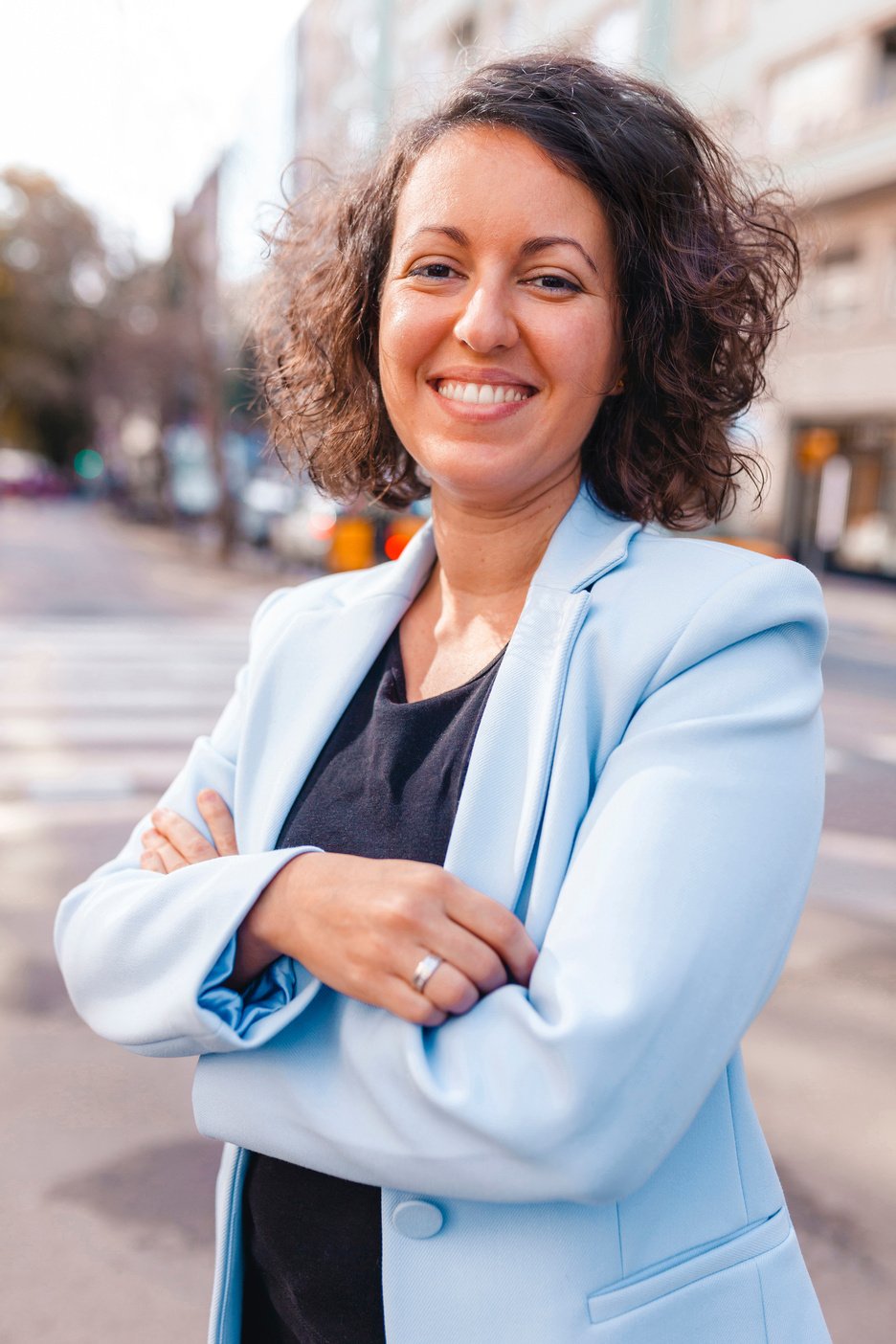 Smiling enterpreneur woman on the street